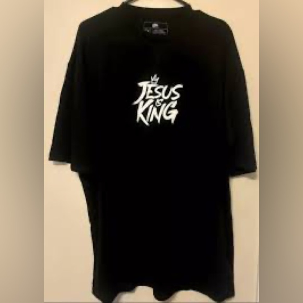 Black & white Jesus is King tee #JesusIsKing
